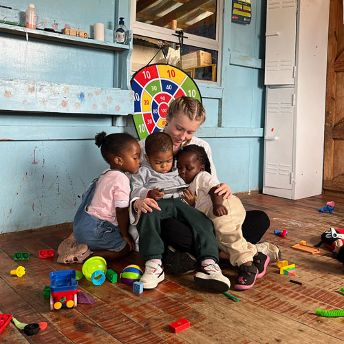 Frivilligt arbejde Højskole med Jysk Rejsebureau